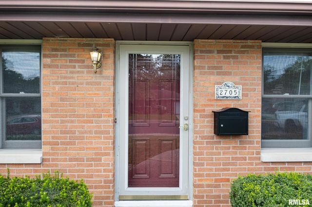 2705 N WOODBINE Terrace, Peoria, IL 61604