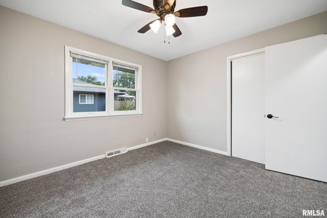 2705 N WOODBINE Terrace, Peoria, IL 61604