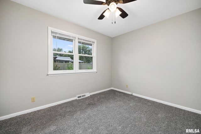 2705 N WOODBINE Terrace, Peoria, IL 61604