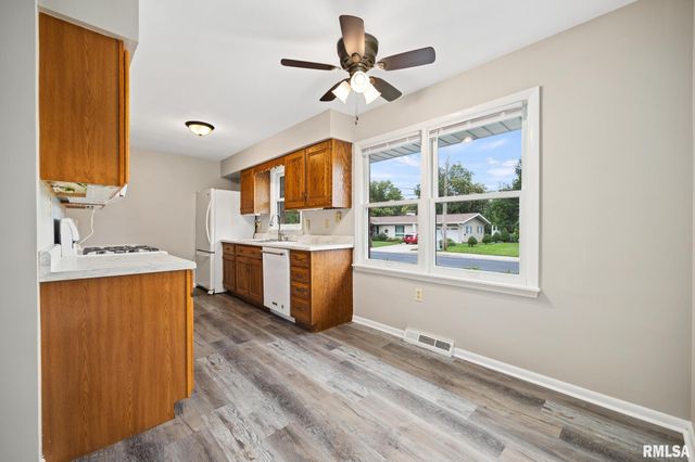 2705 N WOODBINE Terrace, Peoria, IL 61604