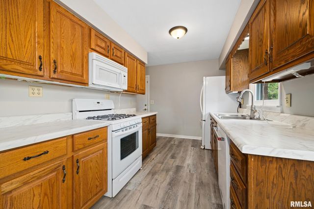 2705 N WOODBINE Terrace, Peoria, IL 61604