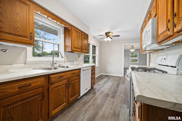 2705 N WOODBINE Terrace, Peoria, IL 61604