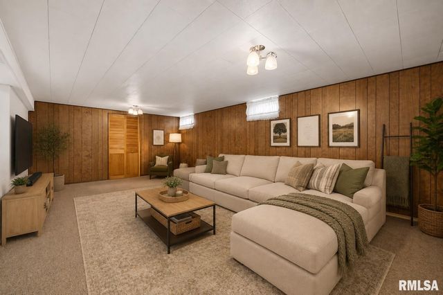 2705 N WOODBINE Terrace, Peoria, IL 61604