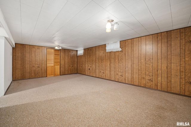 2705 N WOODBINE Terrace, Peoria, IL 61604