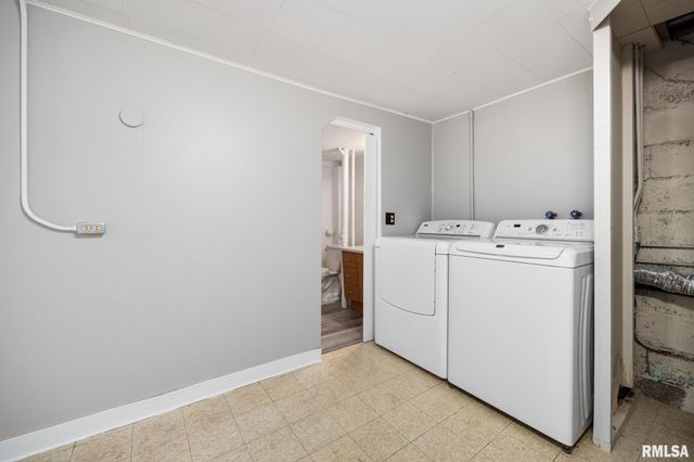2705 N WOODBINE Terrace, Peoria, IL 61604