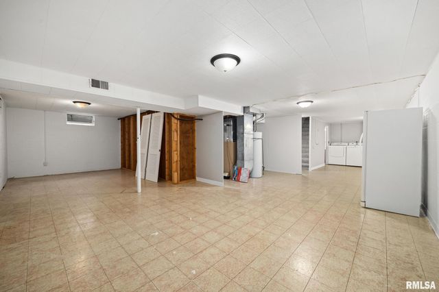2705 N WOODBINE Terrace, Peoria, IL 61604