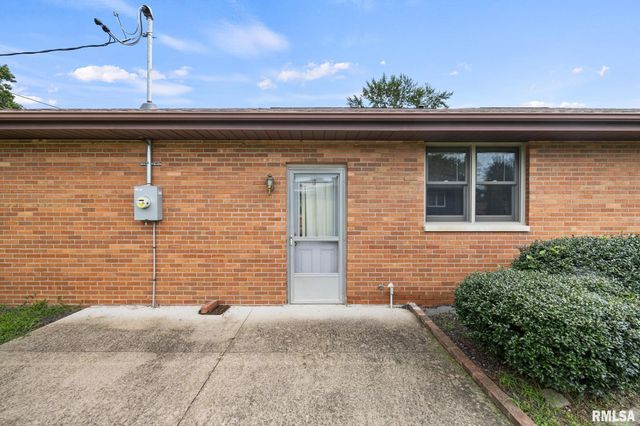 2705 N WOODBINE Terrace, Peoria, IL 61604