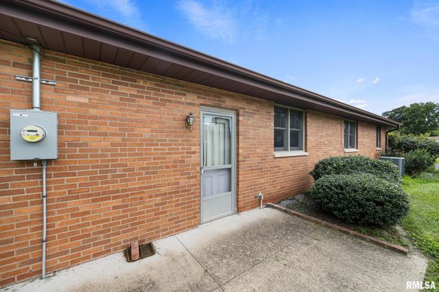 2705 N WOODBINE Terrace, Peoria, IL 61604