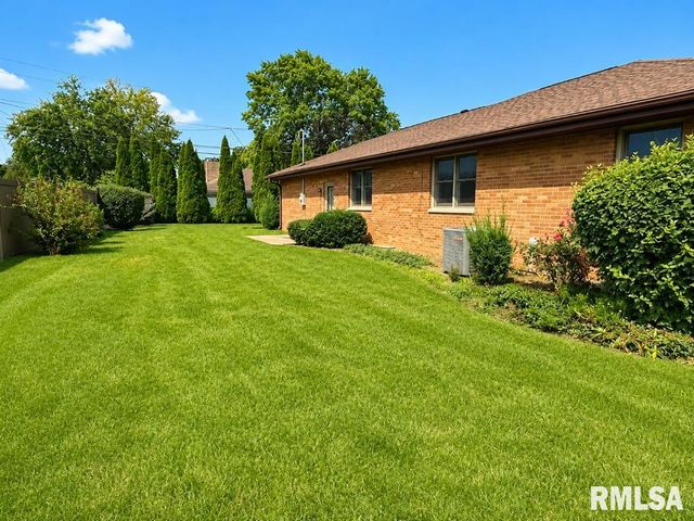 2705 N WOODBINE Terrace, Peoria, IL 61604