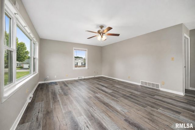2705 N WOODBINE Terrace, Peoria, IL 61604
