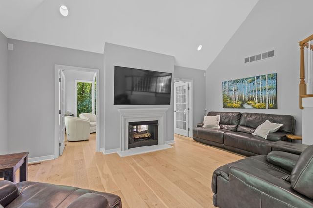 223 Crabapple Lane, Valparaiso, IN 46383