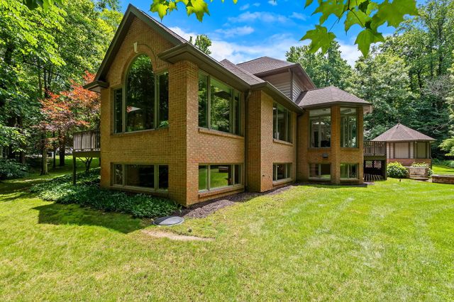 223 Crabapple Lane, Valparaiso, IN 46383