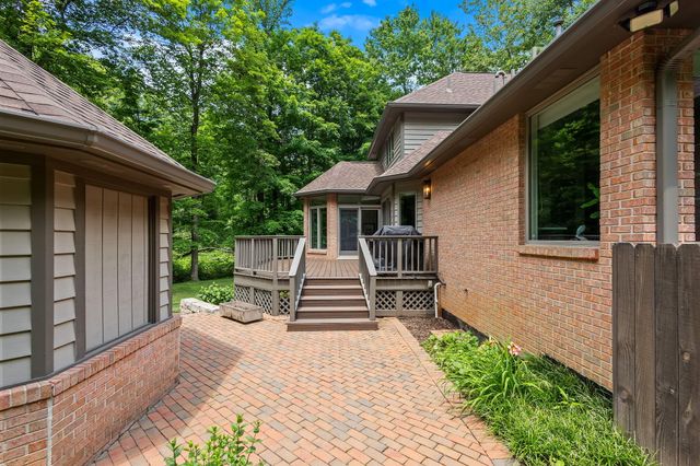 223 Crabapple Lane, Valparaiso, IN 46383