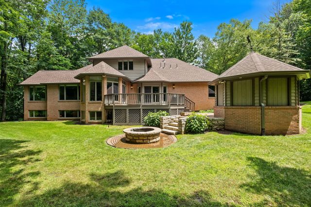 223 Crabapple Lane, Valparaiso, IN 46383