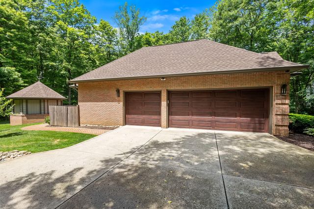 223 Crabapple Lane, Valparaiso, IN 46383