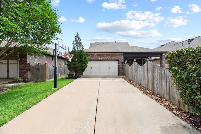 16923 Apple River Drive, Cypress, TX 77433