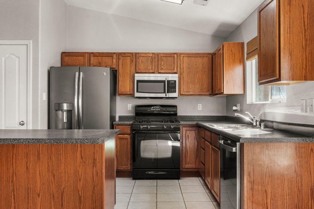 7523 Via Serenita SW, Albuquerque, NM 87121