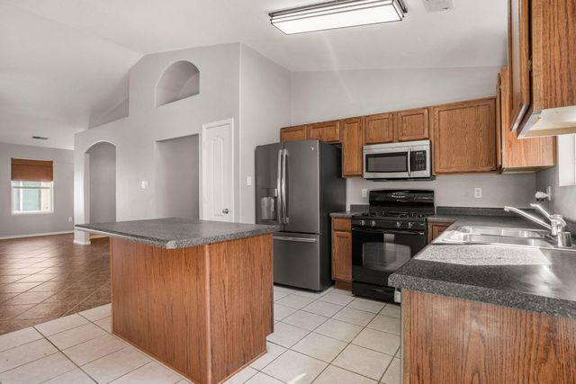 7523 Via Serenita SW, Albuquerque, NM 87121