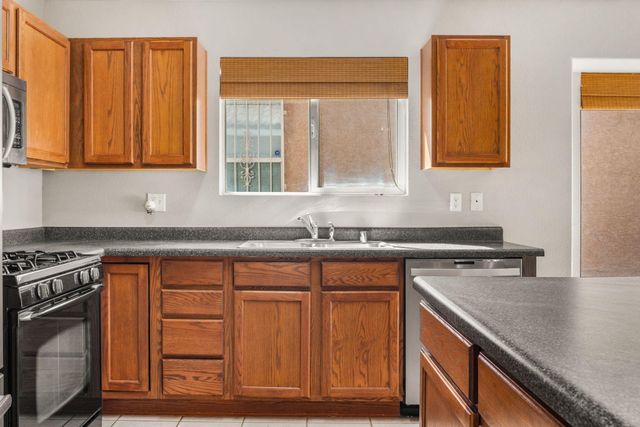 7523 Via Serenita SW, Albuquerque, NM 87121