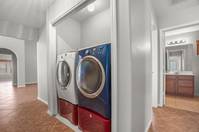 7523 Via Serenita SW, Albuquerque, NM 87121