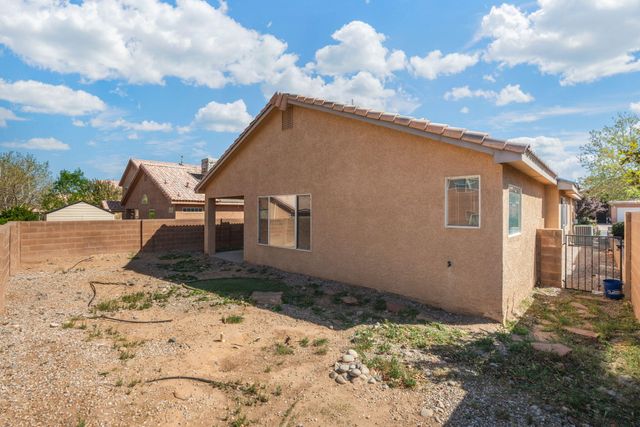 7523 Via Serenita SW, Albuquerque, NM 87121