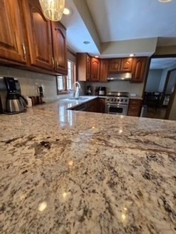 11 Sunset Dr, Sterling, MA 01564