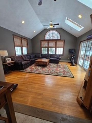 11 Sunset Dr, Sterling, MA 01564