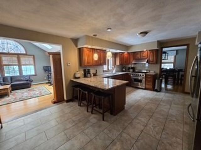 11 Sunset Dr, Sterling, MA 01564