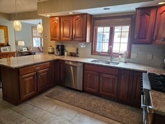 11 Sunset Dr, Sterling, MA 01564