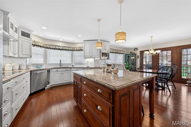 2443 Christopher Winds Lane, St Louis, MO 63129