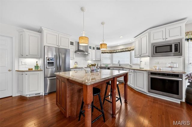 2443 Christopher Winds Lane, St Louis, MO 63129