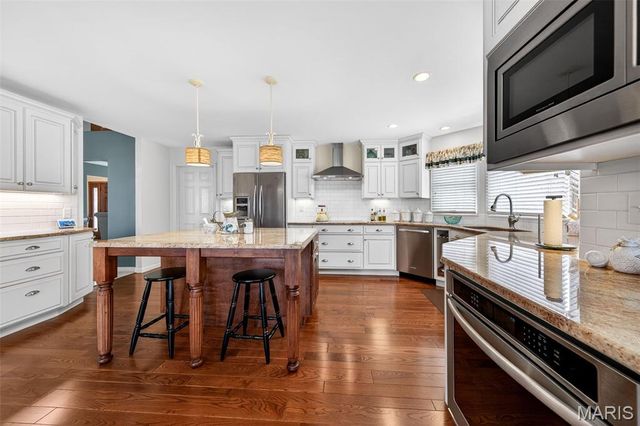 2443 Christopher Winds Lane, St Louis, MO 63129