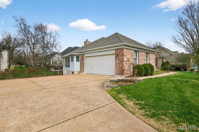 2443 Christopher Winds Lane, St Louis, MO 63129
