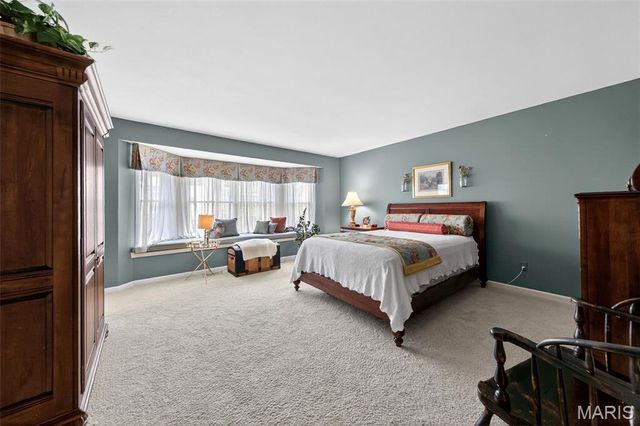 2443 Christopher Winds Lane, St Louis, MO 63129