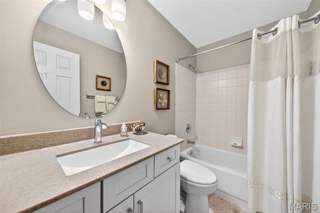 2443 Christopher Winds Lane, St Louis, MO 63129