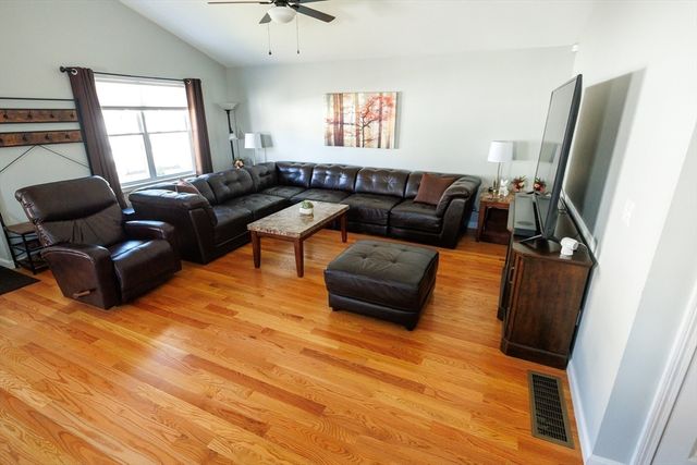 349 County St, Fall River, MA 02723