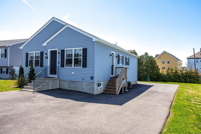 349 County St, Fall River, MA 02723