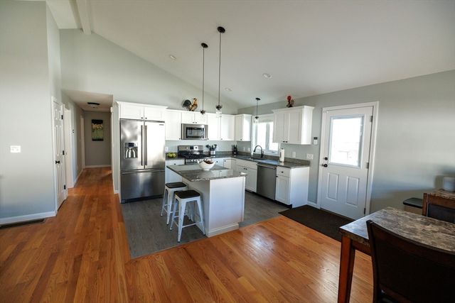 349 County St, Fall River, MA 02723