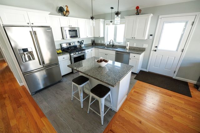 349 County St, Fall River, MA 02723