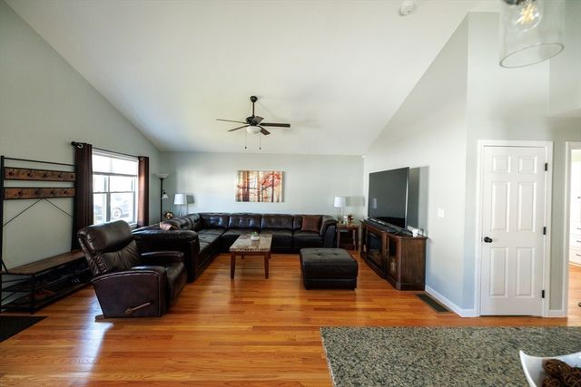 349 County St, Fall River, MA 02723