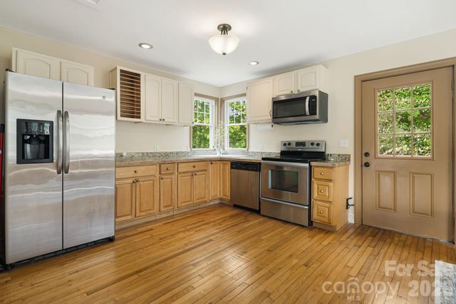 25 Pinewood Drive, Waynesville, NC 28786