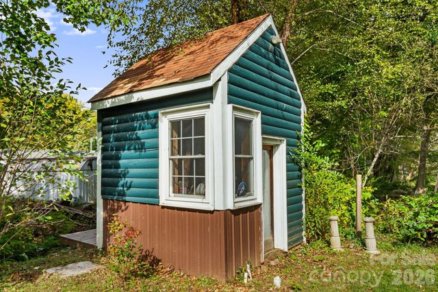 25 Pinewood Drive, Waynesville, NC 28786