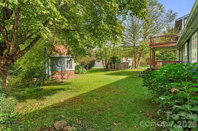25 Pinewood Drive, Waynesville, NC 28786