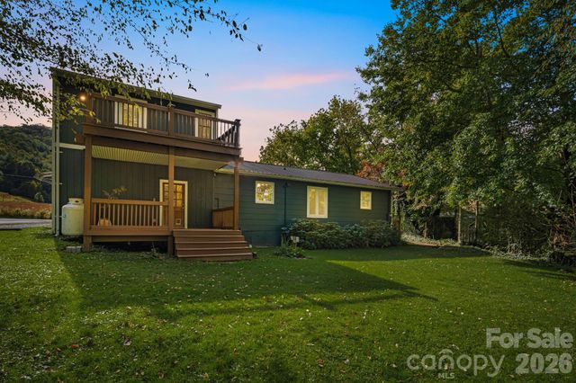 25 Pinewood Drive, Waynesville, NC 28786