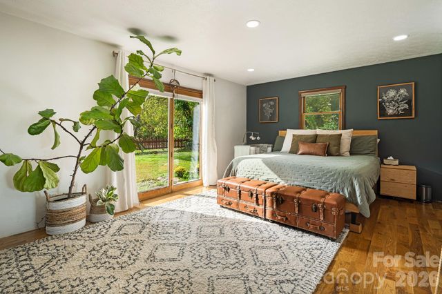 25 Pinewood Drive, Waynesville, NC 28786