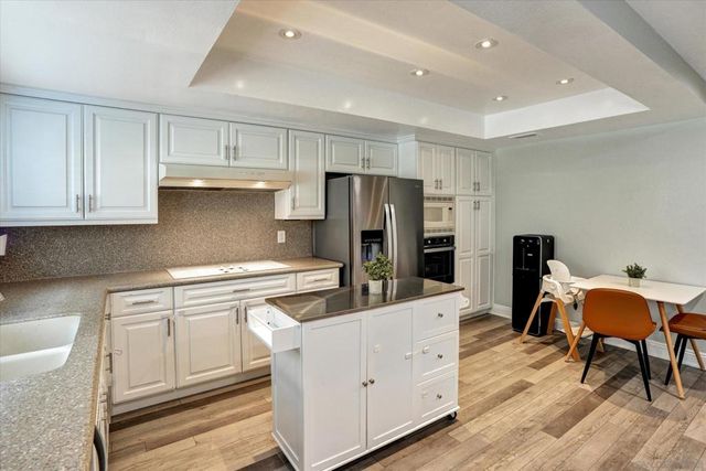 6786 Caminito Del Greco, San Diego, CA 92120