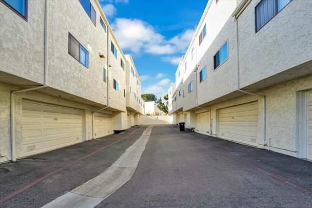 6786 Caminito Del Greco, San Diego, CA 92120