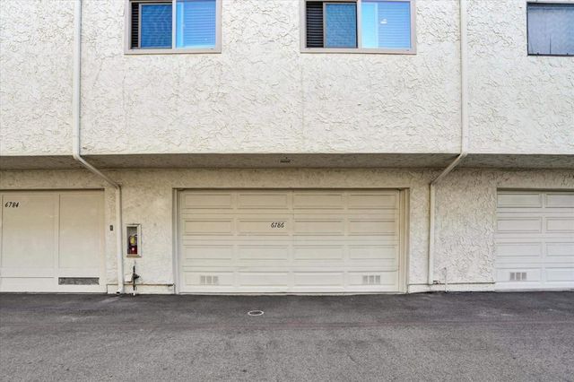 6786 Caminito Del Greco, San Diego, CA 92120