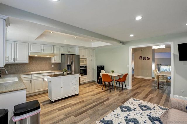 6786 Caminito Del Greco, San Diego, CA 92120