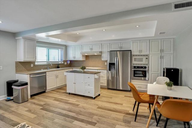 6786 Caminito Del Greco, San Diego, CA 92120